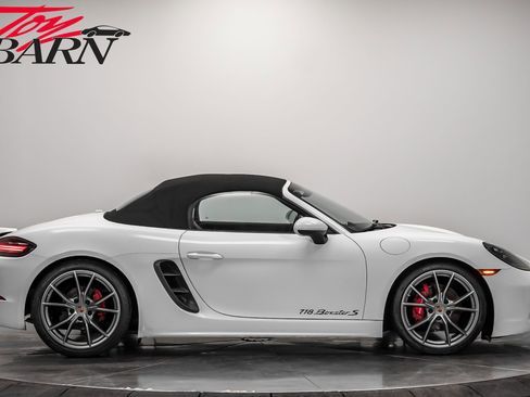 Used 2017 Porsche 718 Boxster S image 14