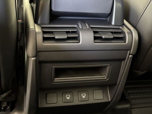 Certified 2025 Land Rover Defender 110 S image 28