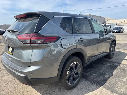 Used 2025 Nissan Rogue SV FWD image 5