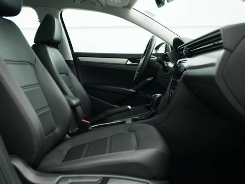 Used 2022 Volkswagen Passat 2.0T SE image 25