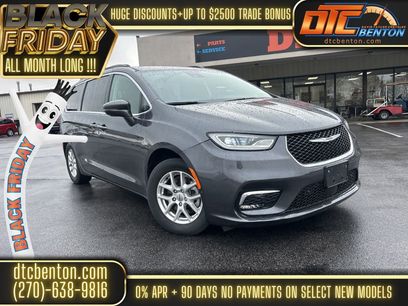 Used 2022 Chrysler Pacifica Touring-L w/ Uconnect Theater Family Group