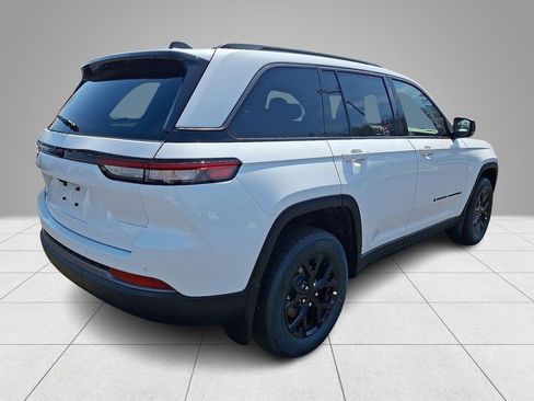 New 2026 Jeep Grand Cherokee Altitude AWD/4WD image 4