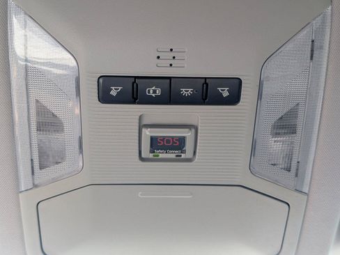 Used 2019 Toyota RAV4 LE FWD image 20