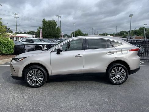Used 2022 Toyota Venza Limited AWD/4WD image 5