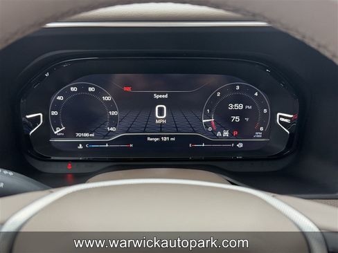 Used 2023 GMC Yukon XL Denali AWD/4WD image 8