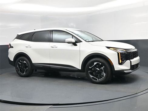 New 2026 Kia Sportage S image 2