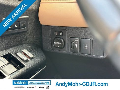 Used 2017 Toyota RAV4 Limited image 17