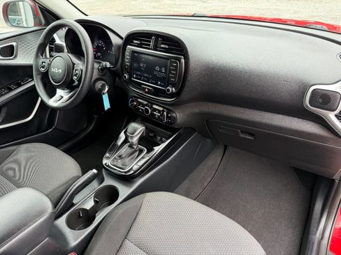 Used 2022 Kia Soul LX image 14