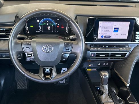 Used 2025 Toyota Camry SE FWD image 15