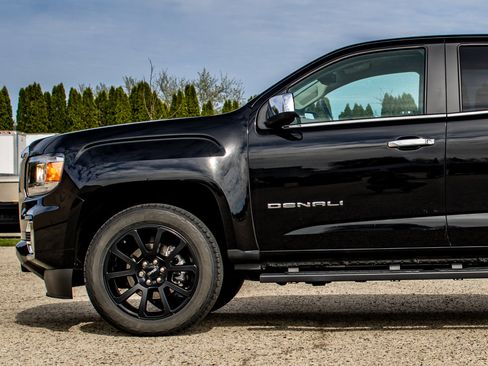 Used 2022 GMC Canyon Denali w/ Denali Black Edition Package AWD/4WD image 18