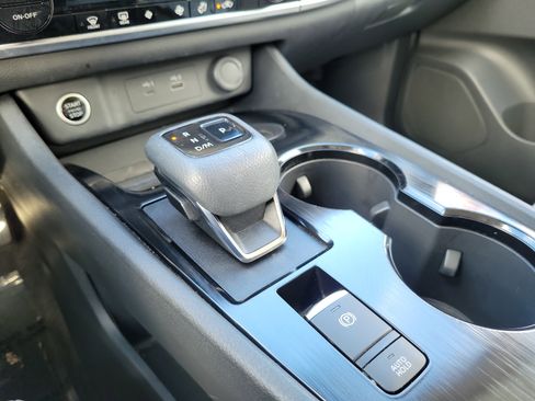 Used 2021 Nissan Rogue SV image 22