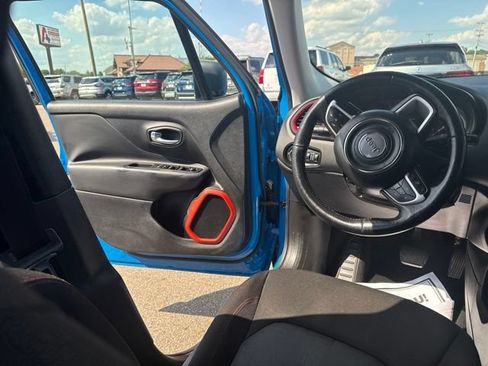 Used 2015 Jeep Renegade Trailhawk w/ Popular Equipment Group AWD/4WD image 17