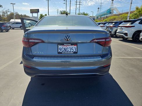 Used 2023 Volkswagen Jetta SE w/ Panoramic Sunroof Package FWD image 11