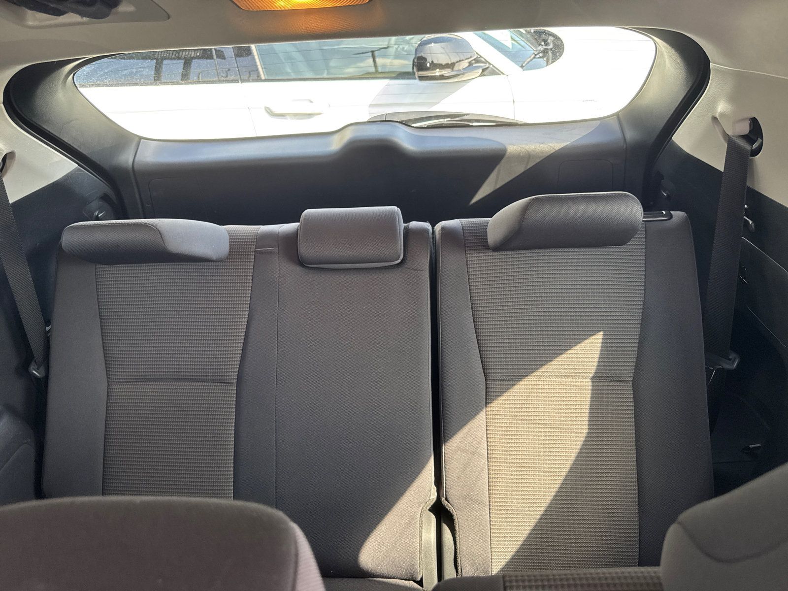 Used 2025 Toyota Highlander LE FWD image 6