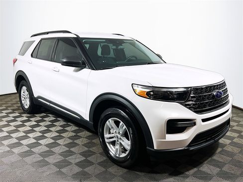 Used 2022 Ford Explorer XLT image 1