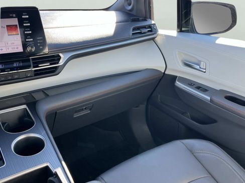 Used 2023 Toyota Sienna XSE image 14