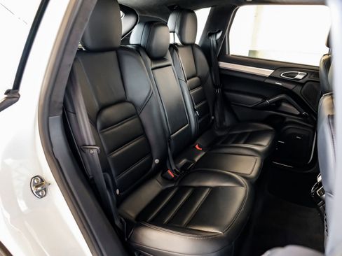 Used 2015 Porsche Cayenne Turbo w/ Premium Plus Package image 32