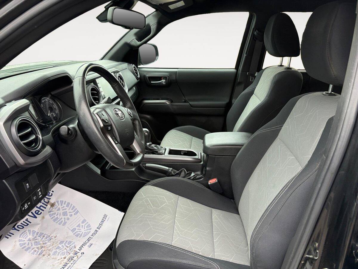 Used 2023 Toyota Tacoma TRD Sport AWD/4WD image 9