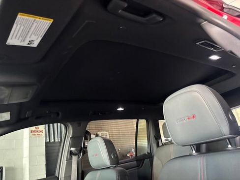 Used 2025 GMC Acadia AT4 w/ Luxury Package AWD/4WD image 14