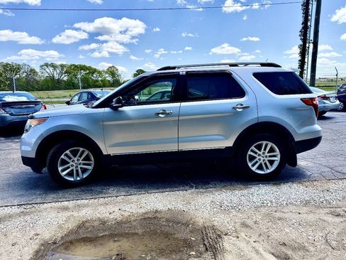 Used 2013 Ford Explorer XLT AWD/4WD image 2