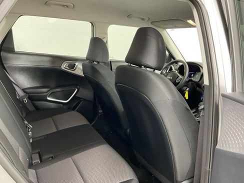 Used 2025 Kia Soul LX w/ LX Technology Package FWD image 19