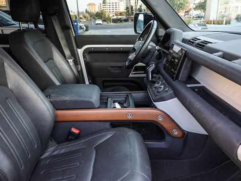 Certified 2025 Land Rover Defender 110 X-Dynamic SE AWD/4WD image 11