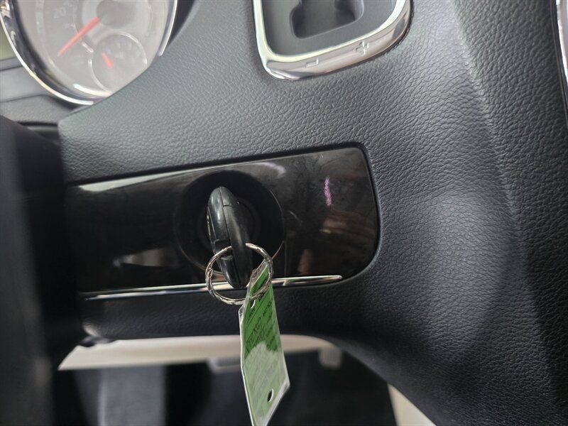 Used 2015 Chrysler Town & Country Touring w/ Driver Convenience Group FWD image 32