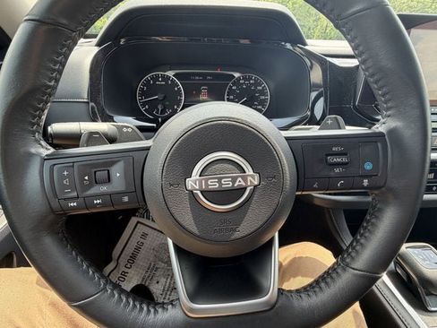 Used 2025 Nissan Pathfinder SV FWD image 19