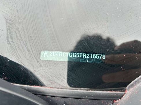 Used 2026 Chrysler Pacifica Limited image 17