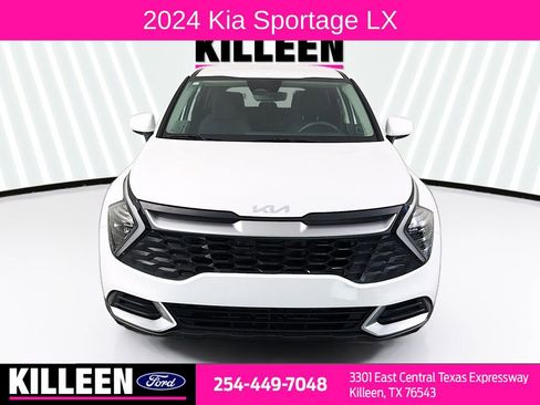 Used 2024 Kia Sportage LX FWD image 2