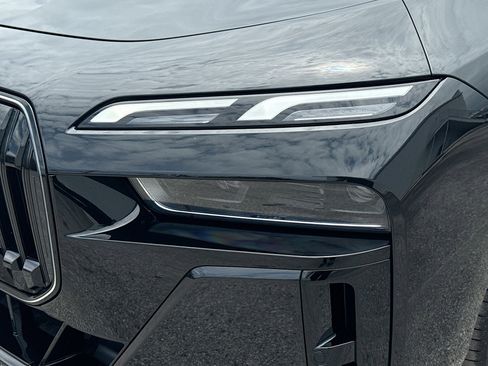 New 2026 BMW 740i w/ Premium Package RWD image 9