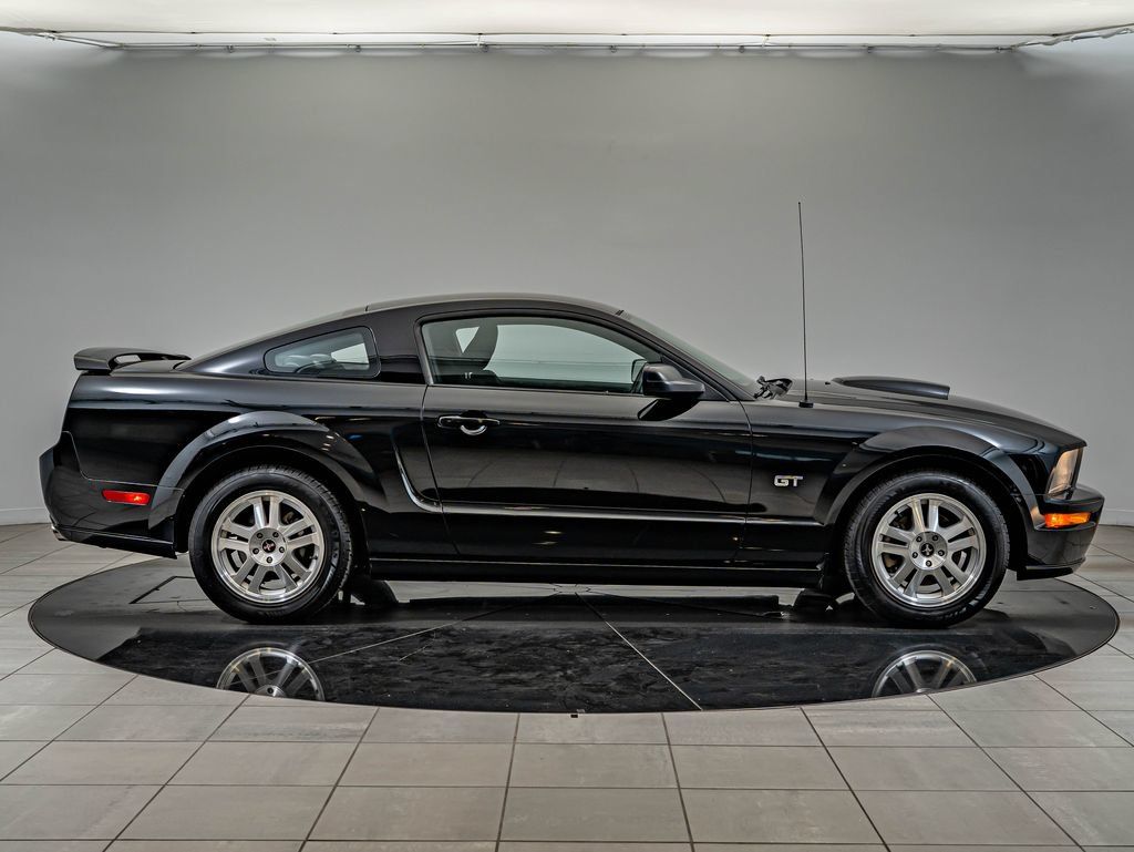 Used 2008 Ford Mustang GT RWD image 4
