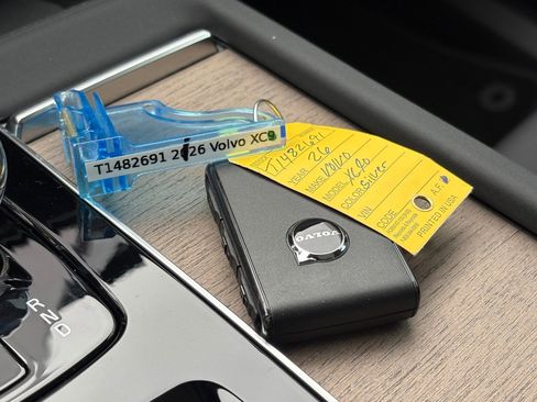 New 2026 Volvo XC90 B6 Core image 25