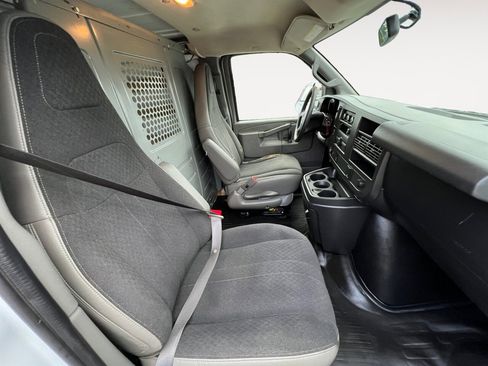 Used 2018 Chevrolet Express 2500 w/ Driver Convenience Package image 16