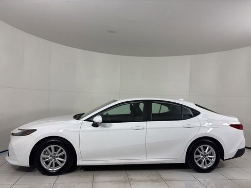 Used 2025 Toyota Camry LE image 2