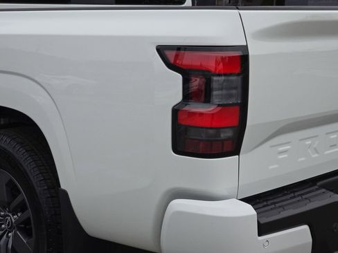 Used 2025 Nissan Frontier SV w/ SV Convenience Package image 35