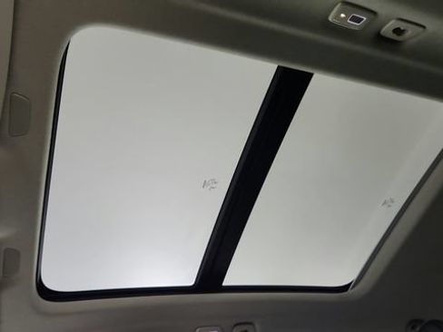 Used 2025 Volvo XC40 B5 Plus w/ Protection Package Premier AWD/4WD image 26