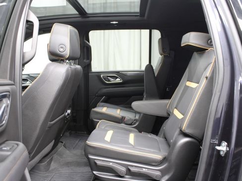 Used 2024 GMC Yukon XL AT4 w/ AT4 Premium Plus Package AWD/4WD image 17