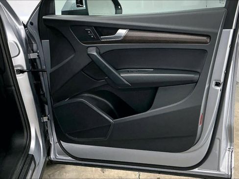 Used 2023 Audi Q5 2.0T Premium w/ Convenience Package image 26