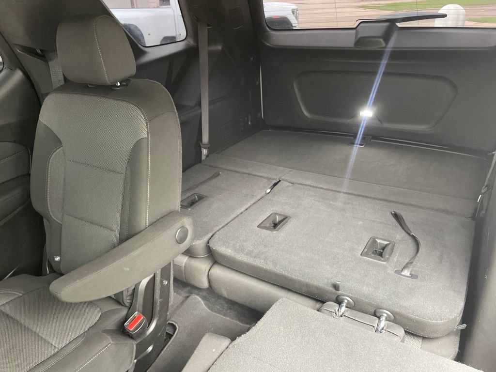 Used 2023 Chevrolet Traverse LT FWD image 35