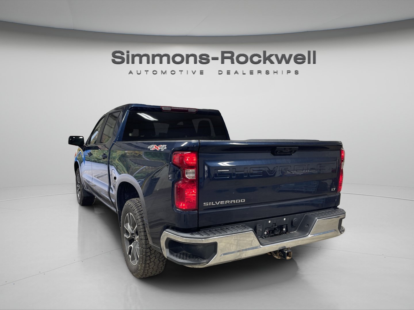 Used 2022 Chevrolet Silverado 1500 LT AWD/4WD image 3