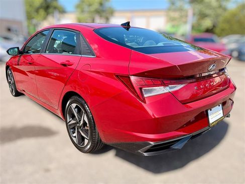 Used 2022 Hyundai Elantra SEL w/ Convenience + Premium Package FWD image 5