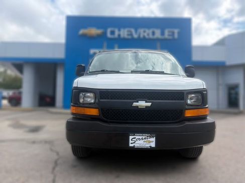 Used 2017 Chevrolet Express 2500 RWD image 21