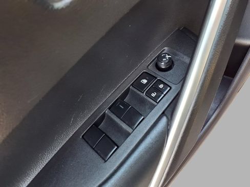 Used 2022 Toyota Corolla Cross LE FWD image 19