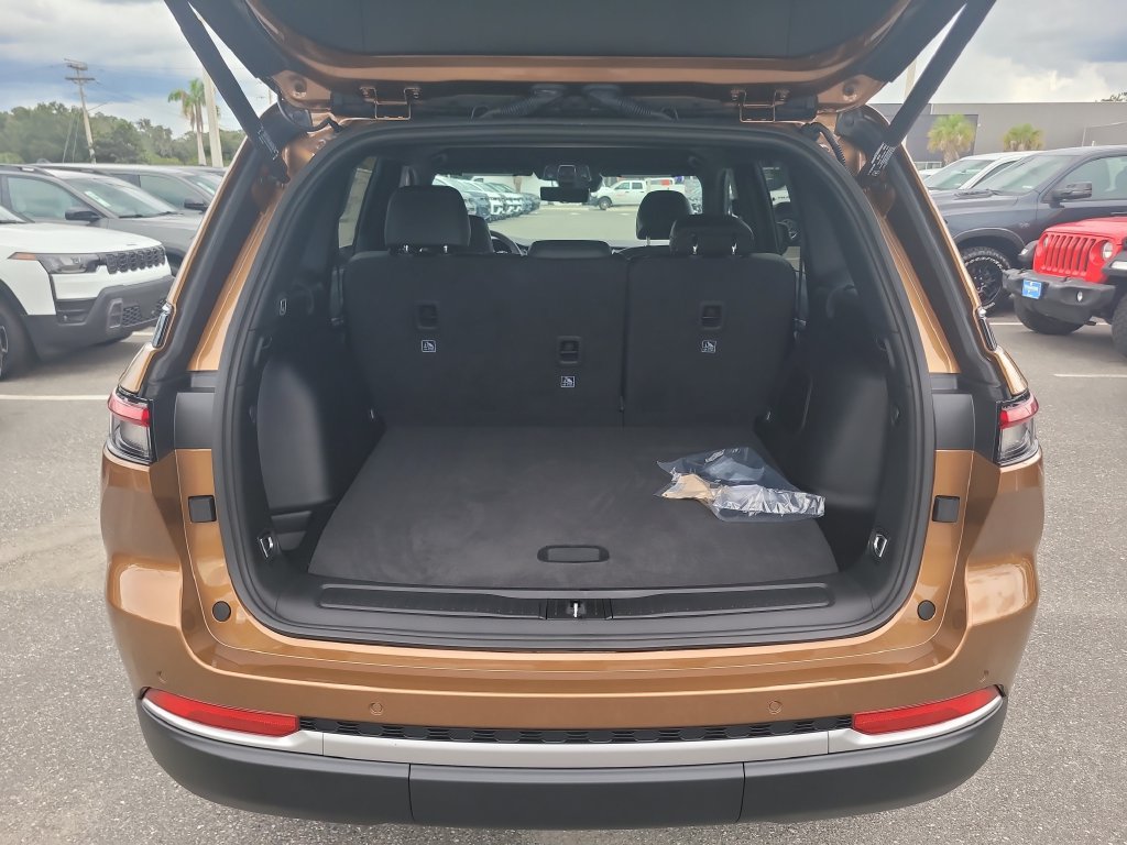 New 2027 Jeep Grand Cherokee Limited AWD/4WD image 9
