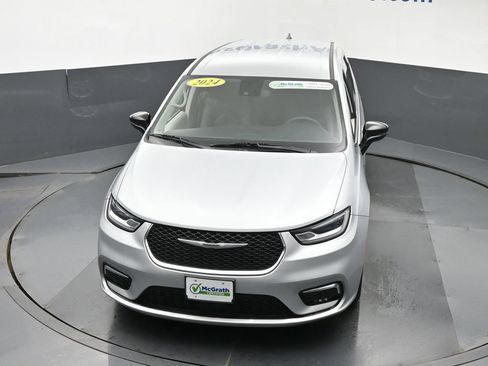 Used 2024 Chrysler Pacifica Touring-L FWD image 28