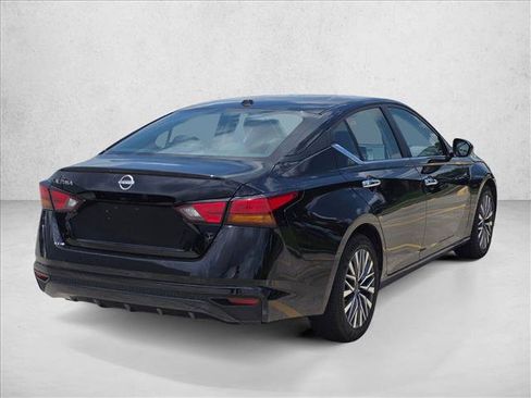 Used 2025 Nissan Altima 2.5 SV FWD image 4