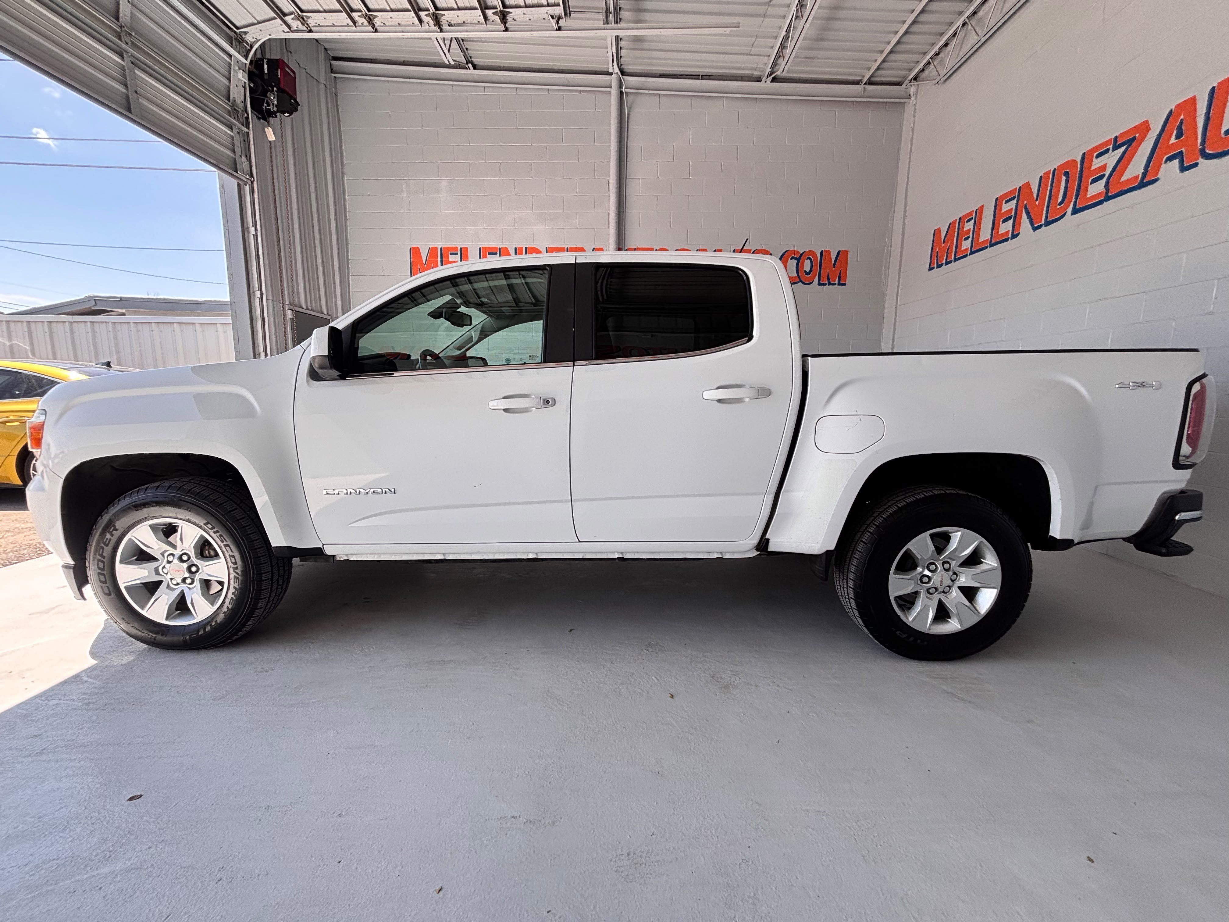 Used 2017 GMC Canyon SLE w/ SLE Convenience Package AWD/4WD image 2