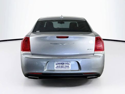 Used 2015 Chrysler 300 Limited RWD image 5