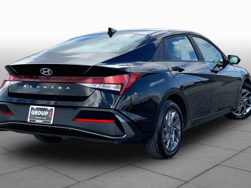 Used 2024 Hyundai Elantra SEL FWD image 13